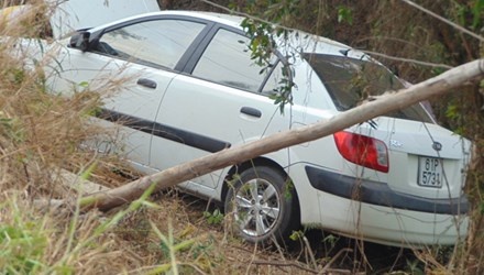 Tai xe mat lai, oto lao xuong muong can hinh anh