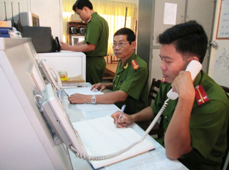 Ca nghin cuoc dien thoai quay roi Canh sat 113 hinh anh