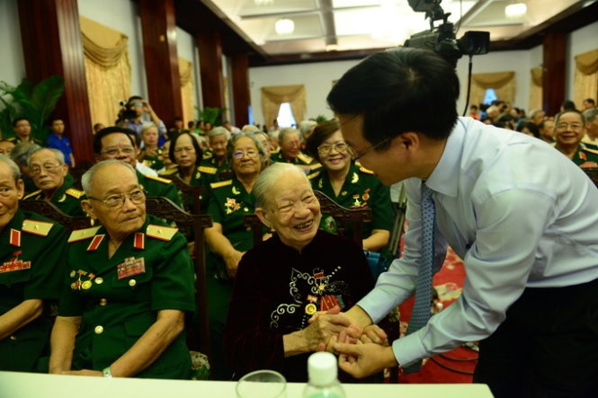 Canh quan thu 6 la nguoi dan hinh anh