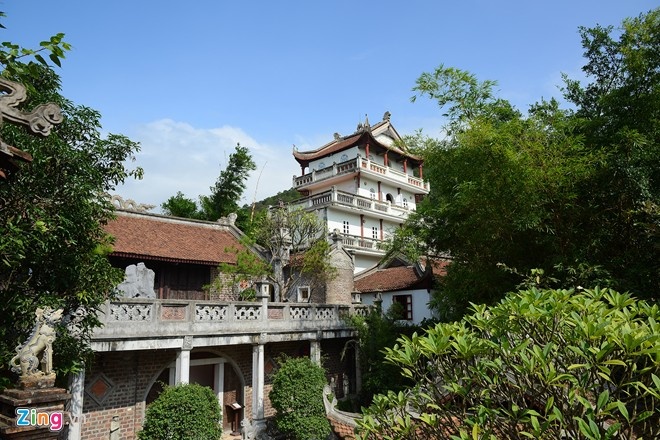 Nhà Tường Vân (5 tầng) là gian nhà cổ thời Nguyễn, tiêu biểu cho ngôi nhà của tầng lớp thượng lưu. Ngôi nhà không chỉ thể hiện địa vị xã hội mà còn cho thấy khả năng cảm thụ nghệ thuật của gia chủ.