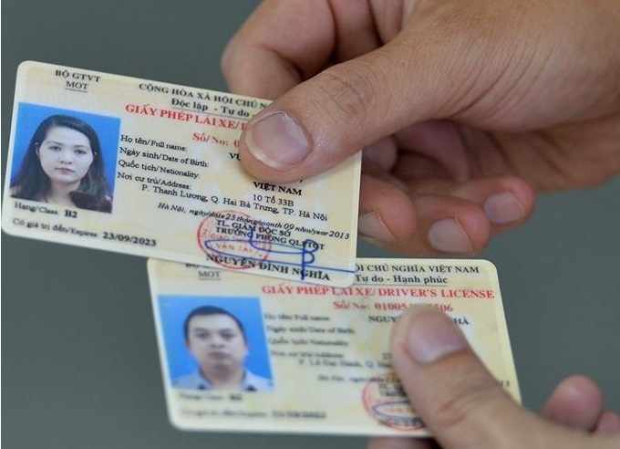 Quan diem trai chieu ve cap bang lai xe so tu dong hinh anh