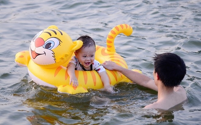 Ha Noi 40,3 do C, nong nhat trong 40 nam hinh anh