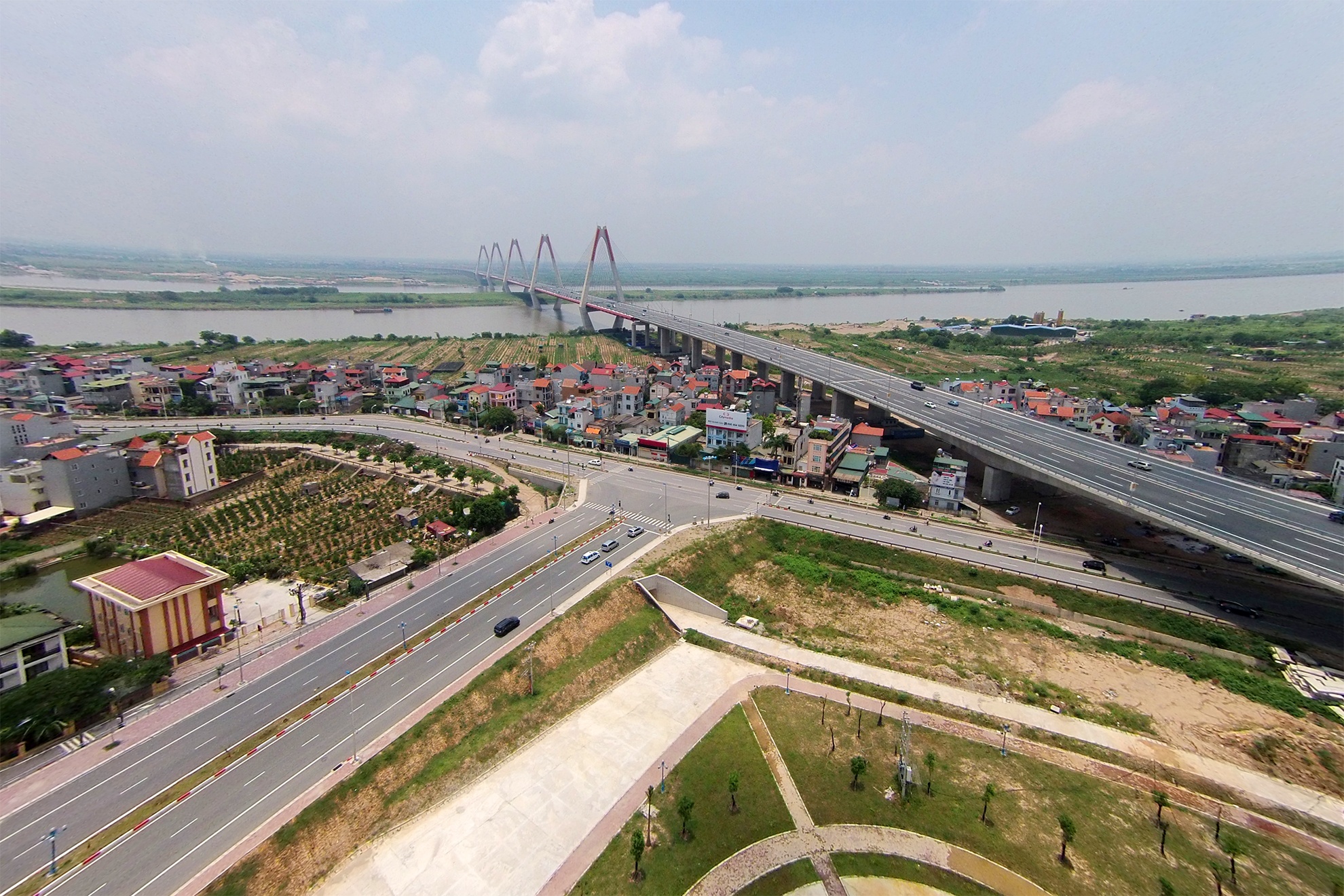 Sở Giao thông Hà Nội đang đề xuất phương án xây dựng tuyến đường nối từ cầu Nhật Tân đến đường Thanh Niên, dài 5,53 km. 