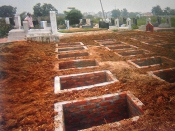 Khu cải táng đang được xây dựng