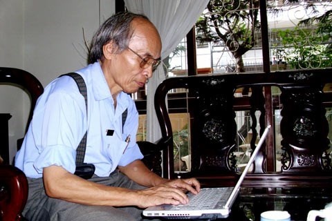 Tiến sĩ Nguyễn Bách Phúc nêu khả năng nguồn sóng lạ khiến . Ảnh: Ngọc Châu.