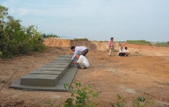 Vu xuc nham 400 ngoi mo: Boi thuong va xay mo tuong trung hinh anh