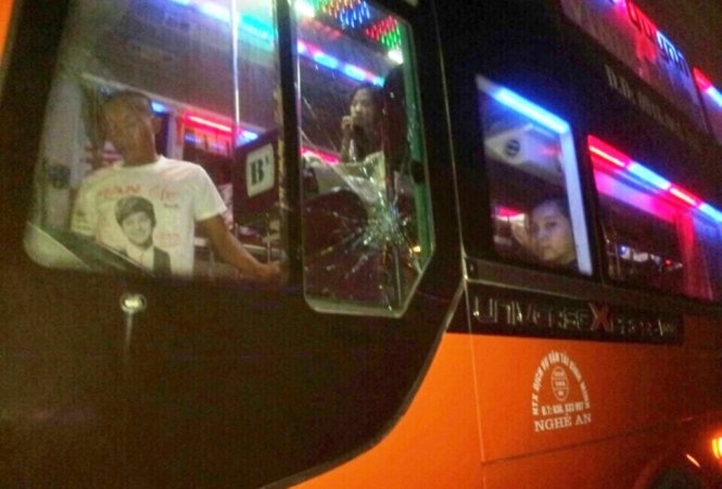 Hai nha xe gianh khach, thue nguoi xu tai xe ben kia hinh anh