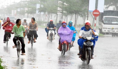 Canh bao dong manh, loc xoay o mien Bac ngay 4/7 hinh anh