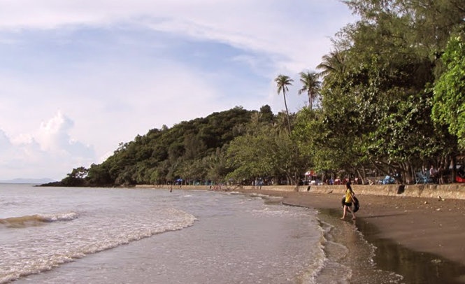 Hai cha con chet duoi trong luc tam bien Mui Nai hinh anh