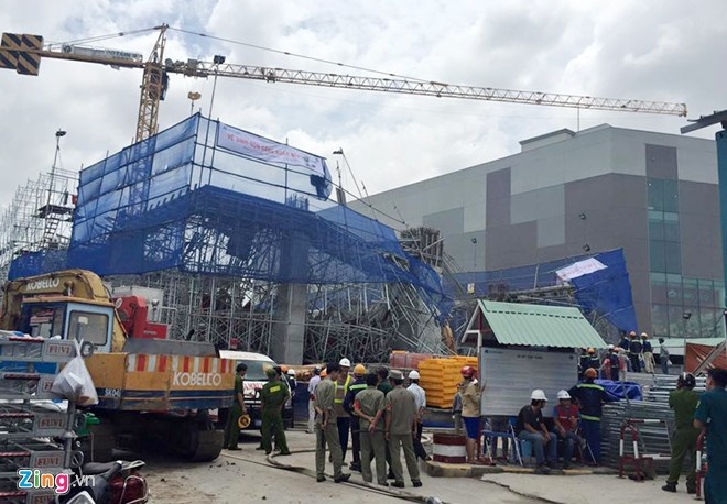 Gian giao cong trinh 17 tang sap do 'mua to gio lon' hinh anh