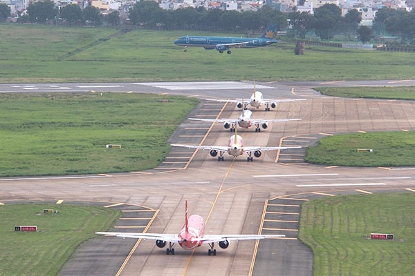 Mo lai duong bang san bay Tan Son Nhat bi set danh hong hinh anh