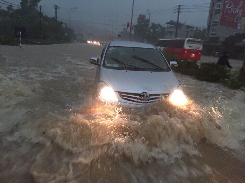 Bac Bo tiep tuc mua lon het tuan, nguy co ngap ung hinh anh