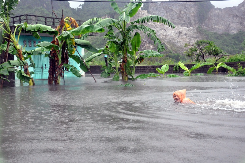 Thu tuong yeu cau Bo Quoc phong ho tro Quang Ninh chong lu hinh anh