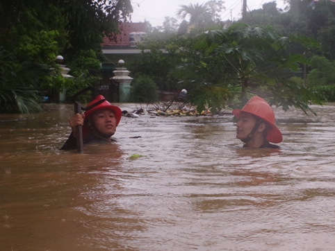 Quang Ninh ngap sau 2 m, 17 nguoi tu vong hinh anh