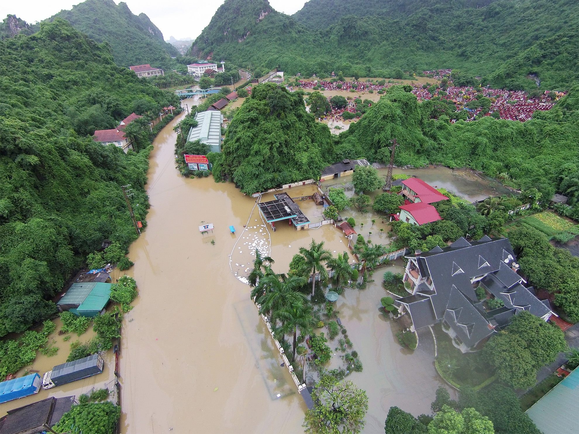 Mưa lớn tại Quảng Ninh đã khiến 17 người thiệt mạng. Ảnh: Hoàng Anh.