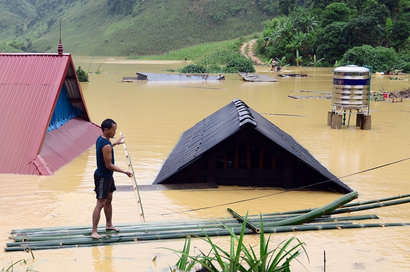 Mua lu mien Bac, thien tai hay nhan tai? hinh anh
