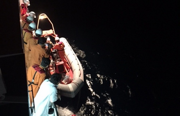 Cuu ngu dan o Hoang Sa trong su can tro cua tau Trung Quoc hinh anh