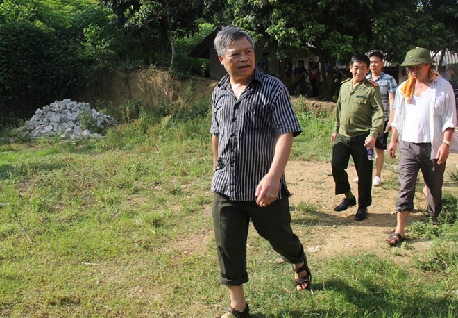 Chiều 14/8, thiếu tướng Hồ Sỹ Tiến, Cục trưởng Cục Cảnh sát hình sự, Bộ Công an và thiếu tướng Đặng Trần Chiêu, Giám đốc công an tỉnh Yên Bái đã tới hiện trường vụ thảm sát 4 người ở bản Cài, xã Lâm Giang, huyện Văn Yên (Yên Bái) để chỉ đạo việc truy bắt nghi can gây án.