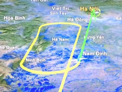 Nhieu chuyen bay toi Ha Noi ha canh o Da Nang vi mua lon hinh anh