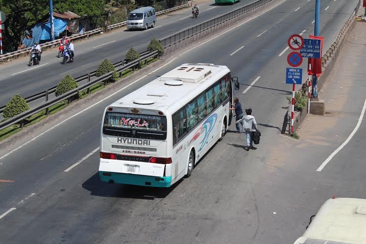 Xe du ngang nhien hoat dong trong TP Dong Ha hinh anh