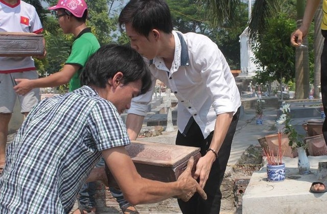 Hàng chục tiểu sành được tập kết ra