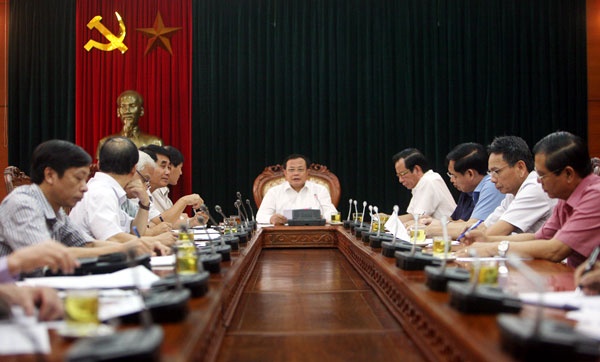 Cong an dieu tra viec 'chay' vien chuc giao duc hinh anh