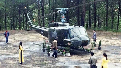 Trực thăng trong bãi đáp Dinh I. 