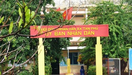 Ky luat 4 lanh dao xa su dung bang cap gia hinh anh