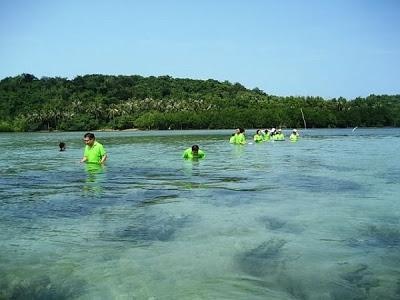 Hai du khach chet duoi khi tam bien Ba Hon Dam hinh anh