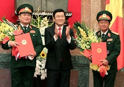 Quan doi co them 2 dai tuong hinh anh