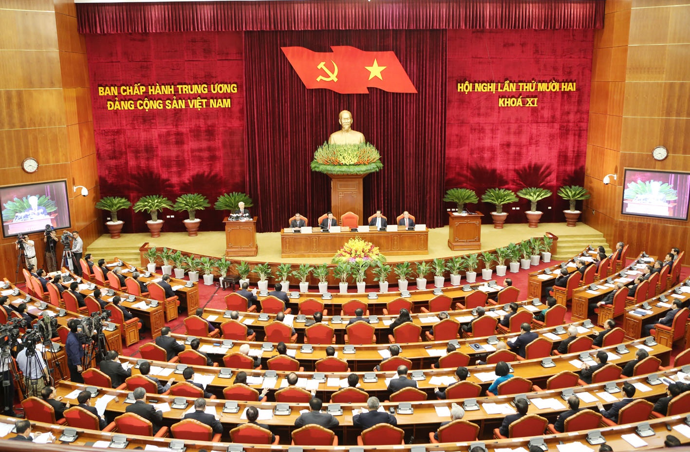 Sau một tuần làm việc, Hội nghị