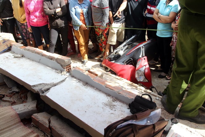 Sap tam dan o cu xa de trong thuong 3 nguoi tru mua hinh anh