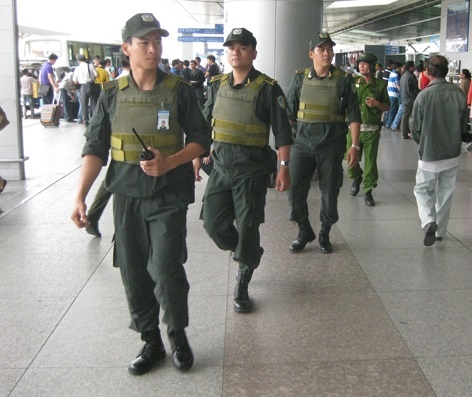 Hanh khach gay bao loan se bi cam bay vinh vien hinh anh