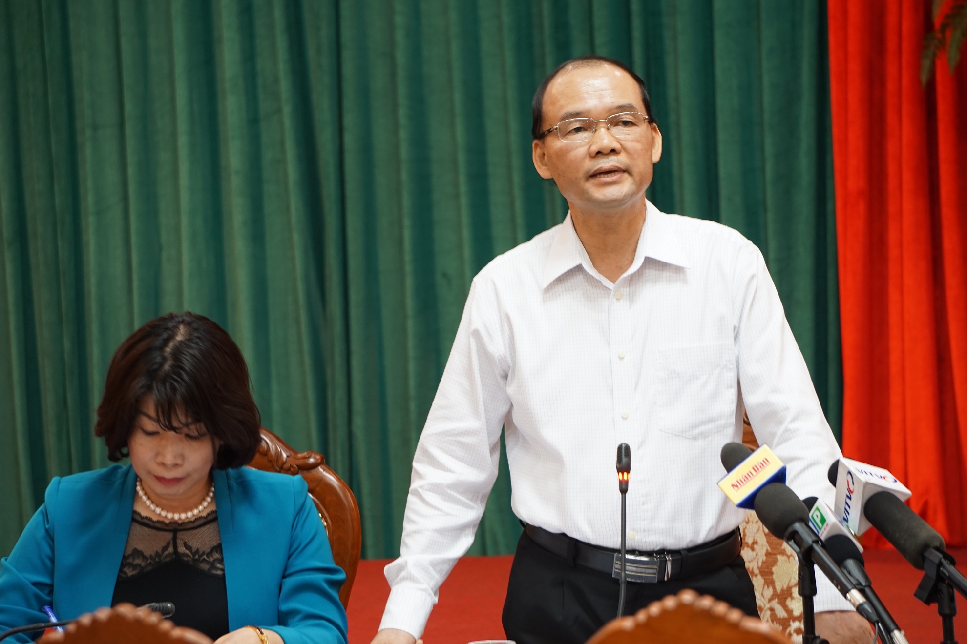 Bo Chinh tri se quyet dinh nhan su Bi thu Ha Noi hinh anh