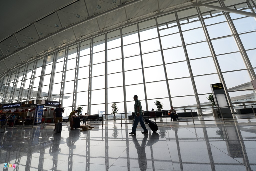 Năm 2014, nhà ga T1 sân bay Nội Bài từng bị đánh giá là một trong những cảng hàng không tệ nhất. Vừa qua, trang Guide to Sleep in Airports bầu chọn ở vị trí 28 trong top 30 sân bay hàng đầu châu Á.