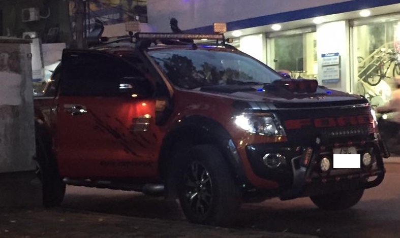 Chiếc xe bán tải Ford Ranger tại trụ sở công an. Ảnh: Le Tu.
