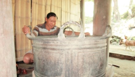 Ban bau vat lam nong thon moi hinh anh