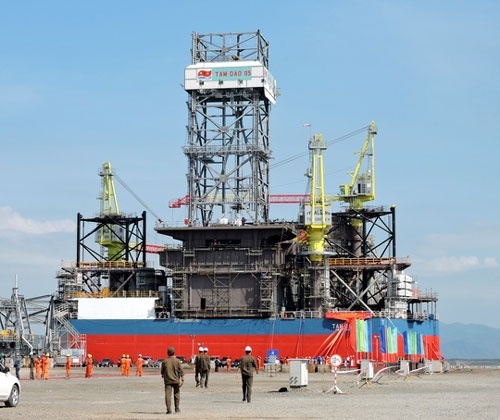 Ha thuy thanh cong gian khoan tu nang 18.000 tan hinh anh