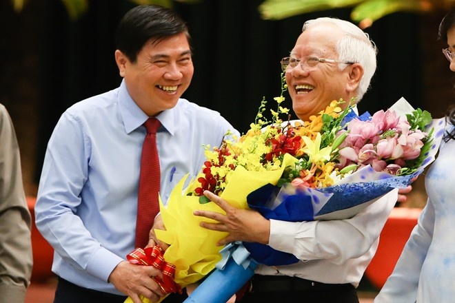 Ong Nguyen Thanh Phong duoc phe chuan lam Chu tich TP HCM hinh anh