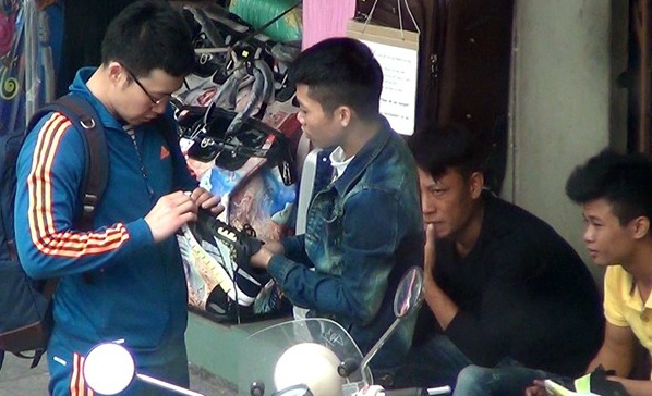 Danh giay tran lot tai dien do xu phat chua du manh hinh anh