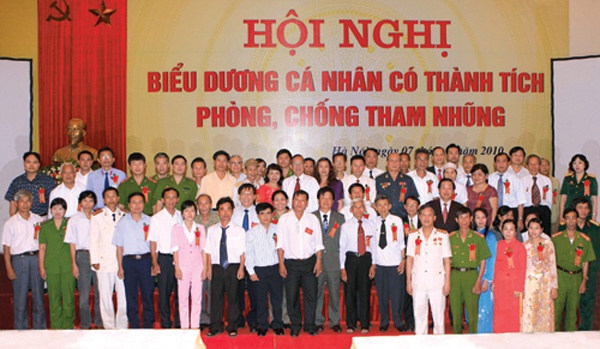 Xu ly nghiem loi dung chong tham nhung de to cao sai su that hinh anh