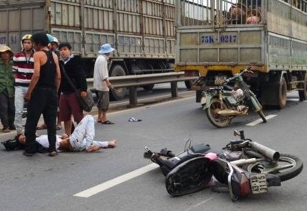 Hai tai nan lien tiep tren quoc lo 1 cach nhau 15 phut hinh anh