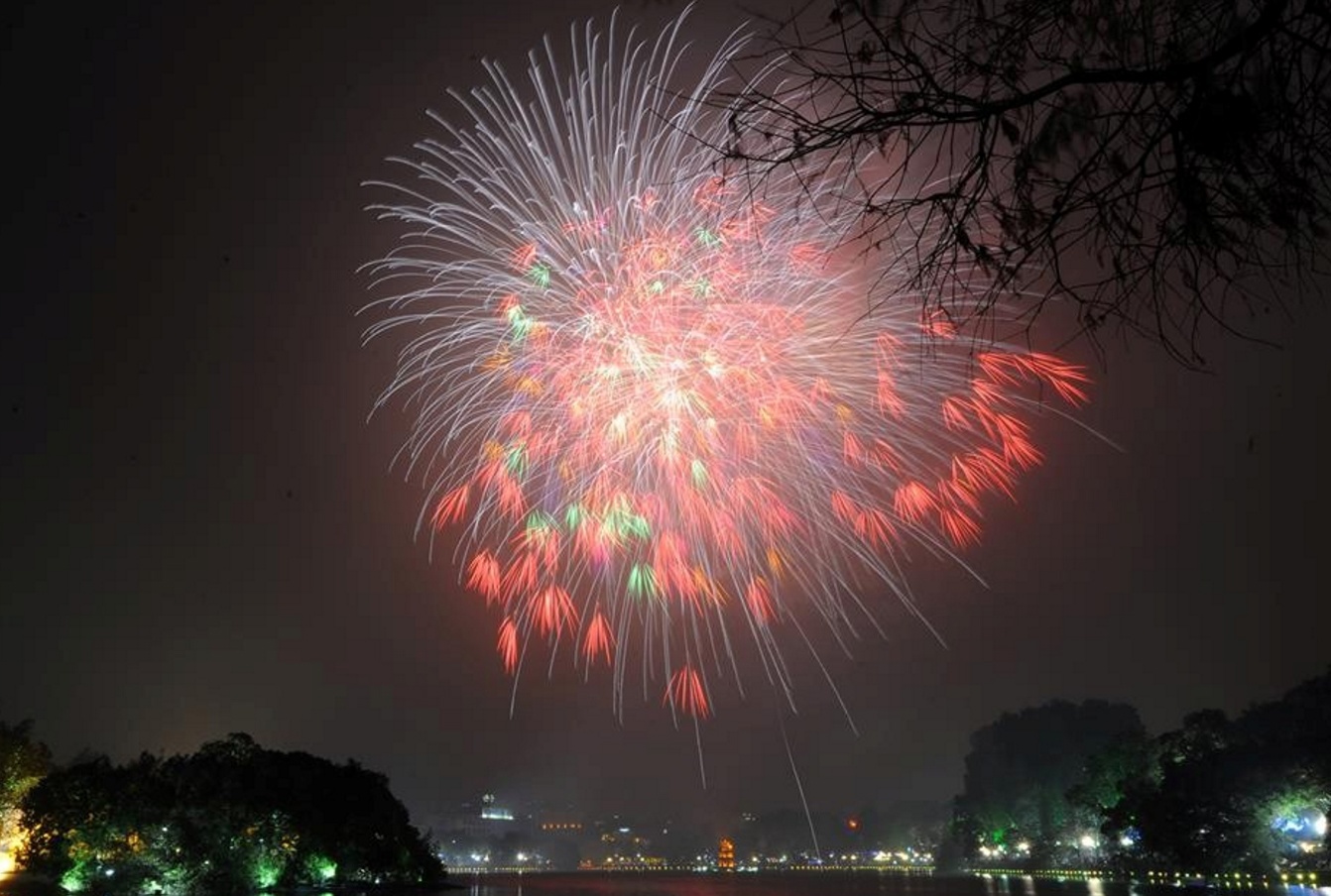 Ha Noi ban phao hoa 31 diem vao dem giao thua hinh anh