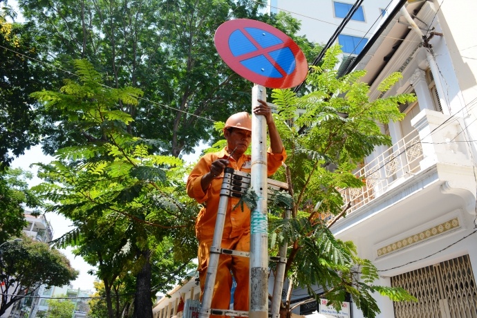 TP HCM cam xe tu 9 cho dung do tren mot so tuyen duong hinh anh