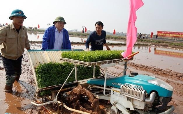 Mot thang tren cuong vi Bi thu cua ong Hoang Trung Hai hinh anh