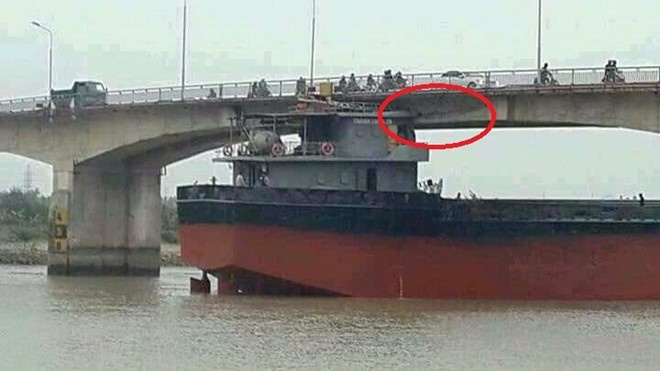 Nguy co sap cau sau tai nan duong thuy hinh anh