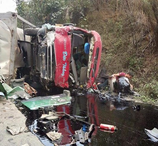 Xe bồn đâm xe khách ảnh 1 Xe bon dam xe khach anh 1