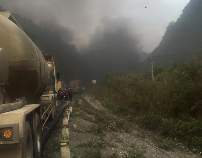 Xe bồn đâm xe khách ảnh 4 Xe bon dam xe khach anh 4