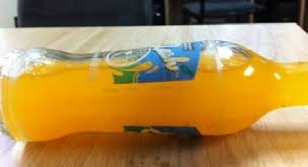 Nguyen don thua vu kien chai nuoc co di vat hinh anh