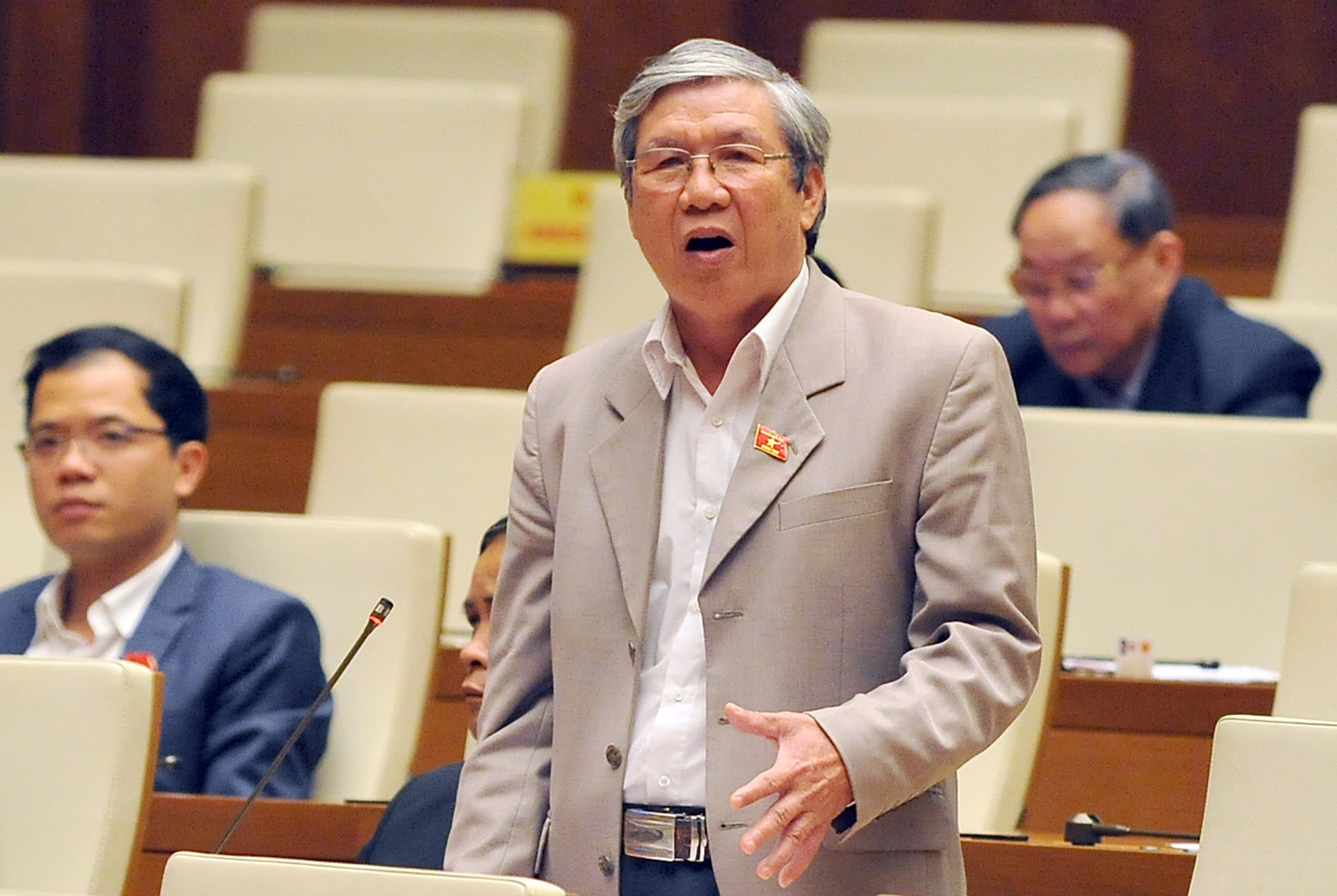 cán bộ cho con định cư nước ngoài ảnh 1 can bo cho con dinh cu nuoc ngoai anh 1